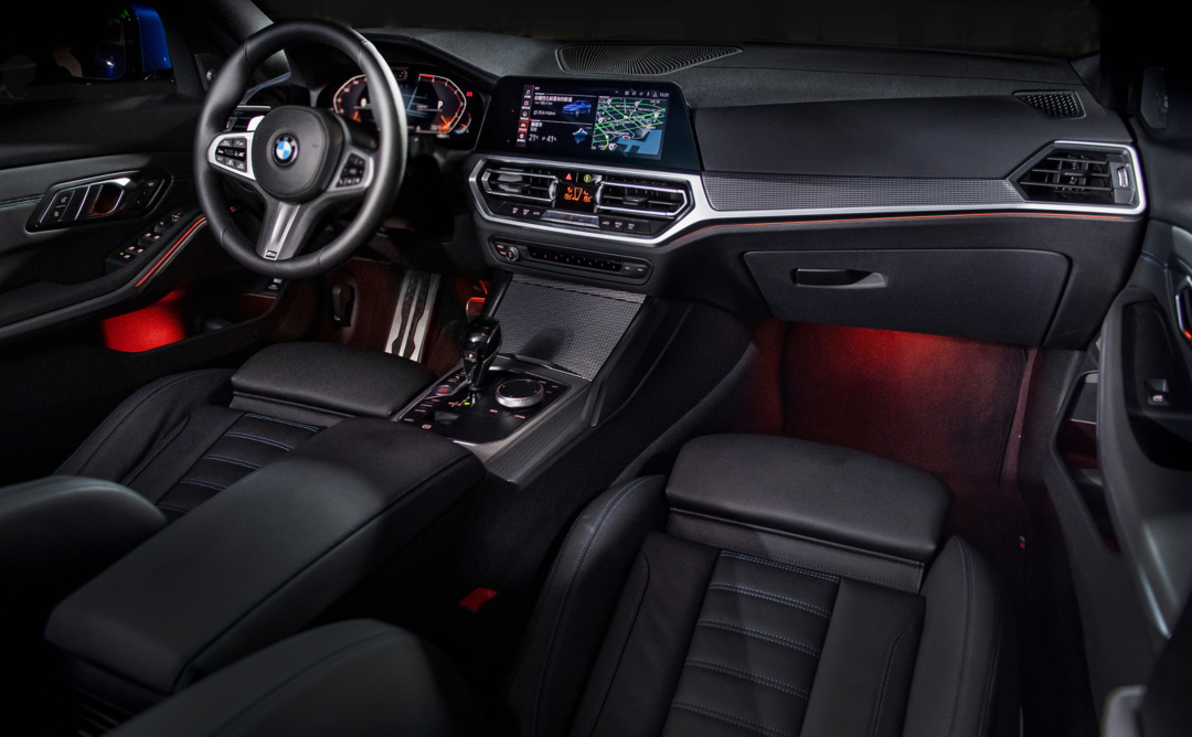 SMALL_[新聞照片七] 全新世代BMW 3系列搭載全數位虛擬座艙，具12.3吋虛擬數位儀錶及10.25吋中控觸控螢幕，展現前衛科技氛圍